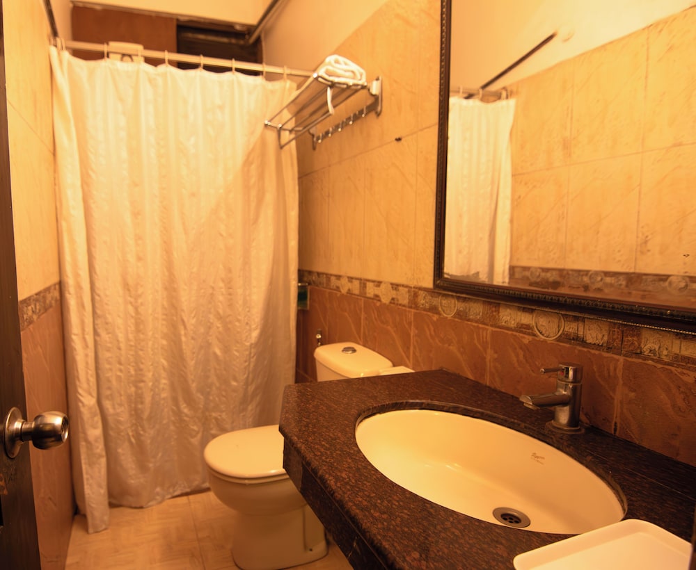 Jullundur Hotel 44/49