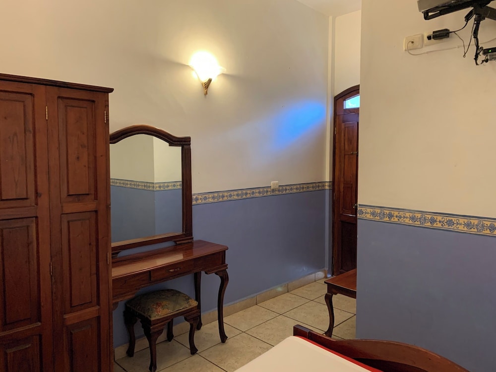 OYO Hotel Real De Cortes 23/28