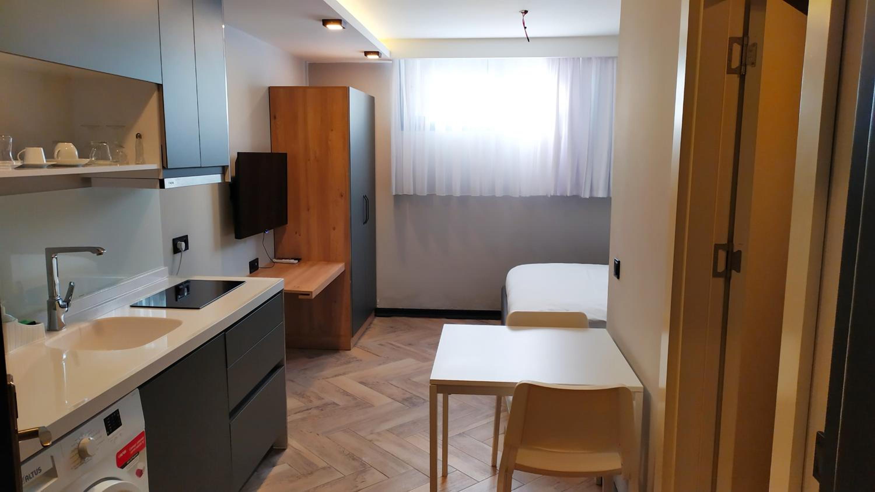 Meyde Boutique & Suites 49/50