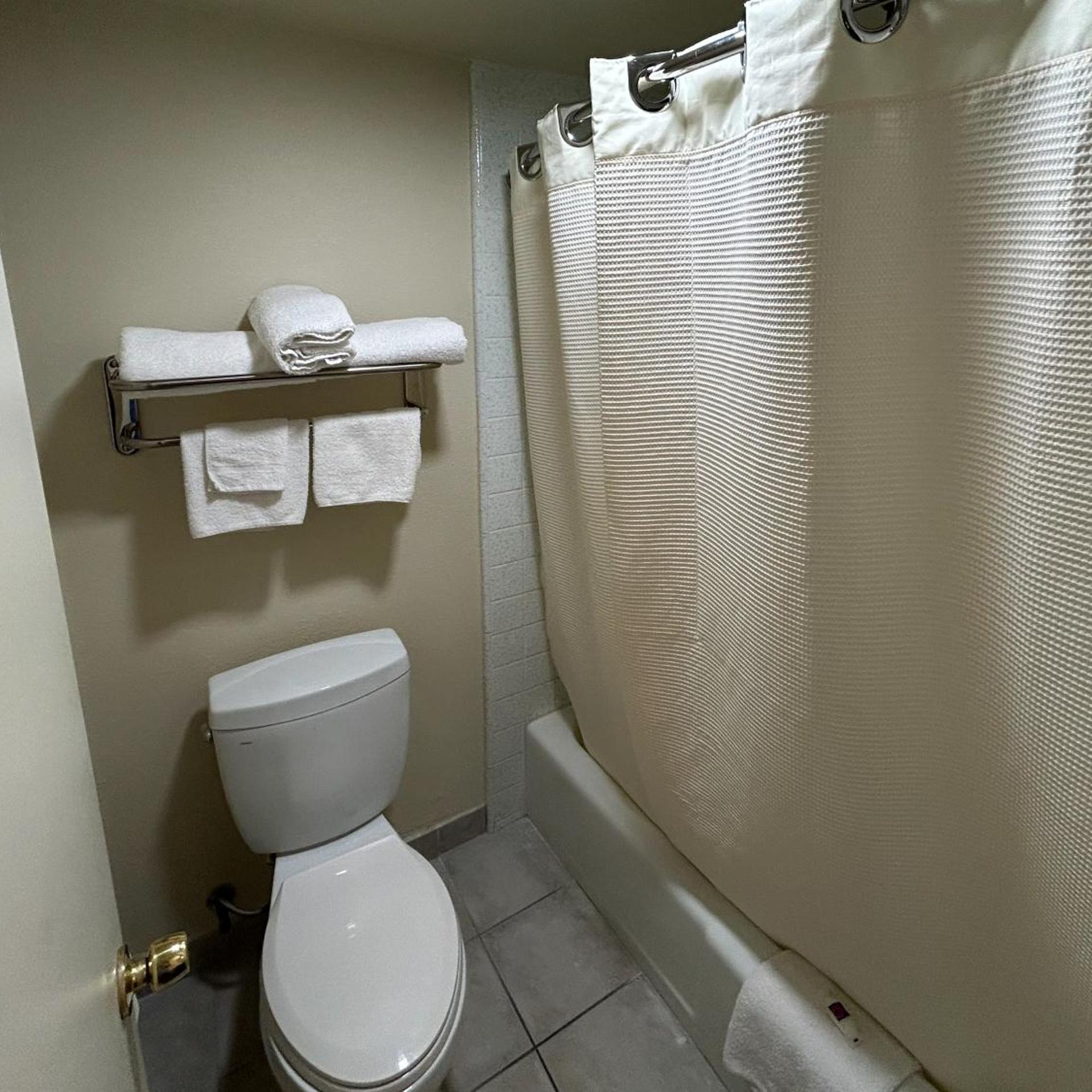 Studio6 Suites Santa Ana, CA 32/35