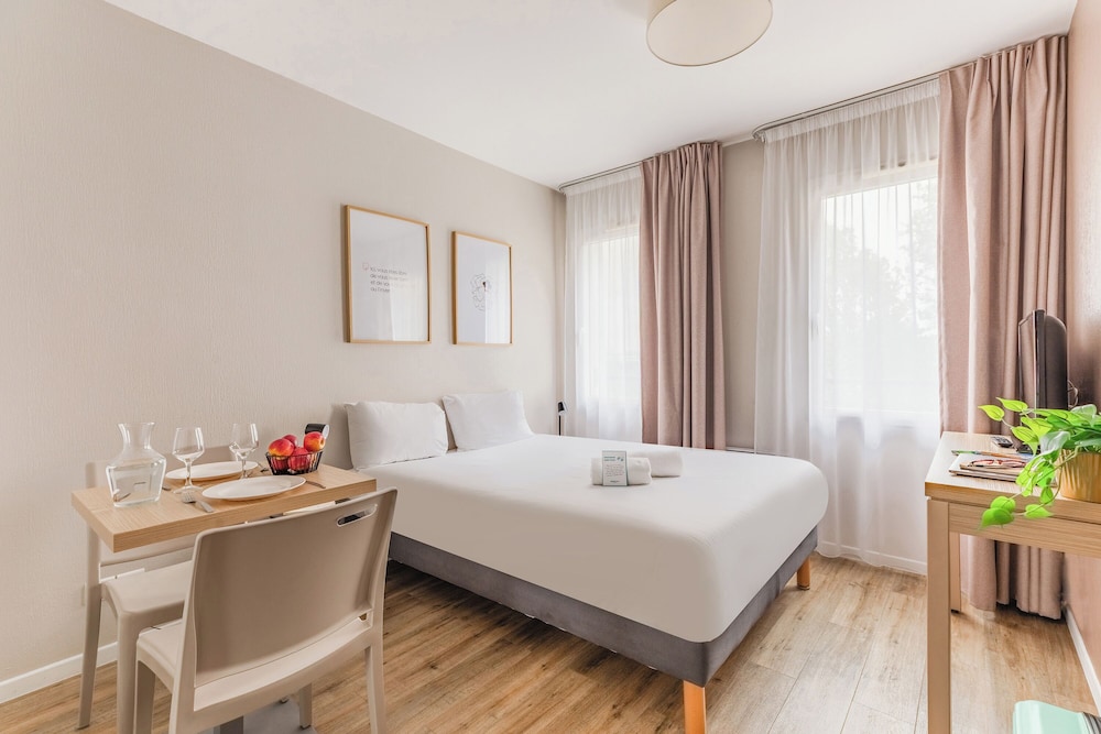 Studio, Double Bed, Sofa, Appart City Classic Nantes Quais de Loire 4/10