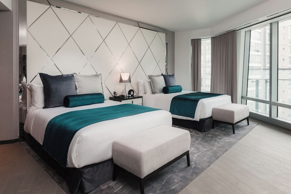 Paradox Hotel Vancouver 10/50