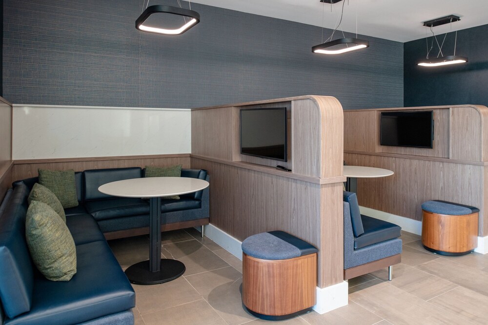 Courtyard by Marriott Modesto North 25/28