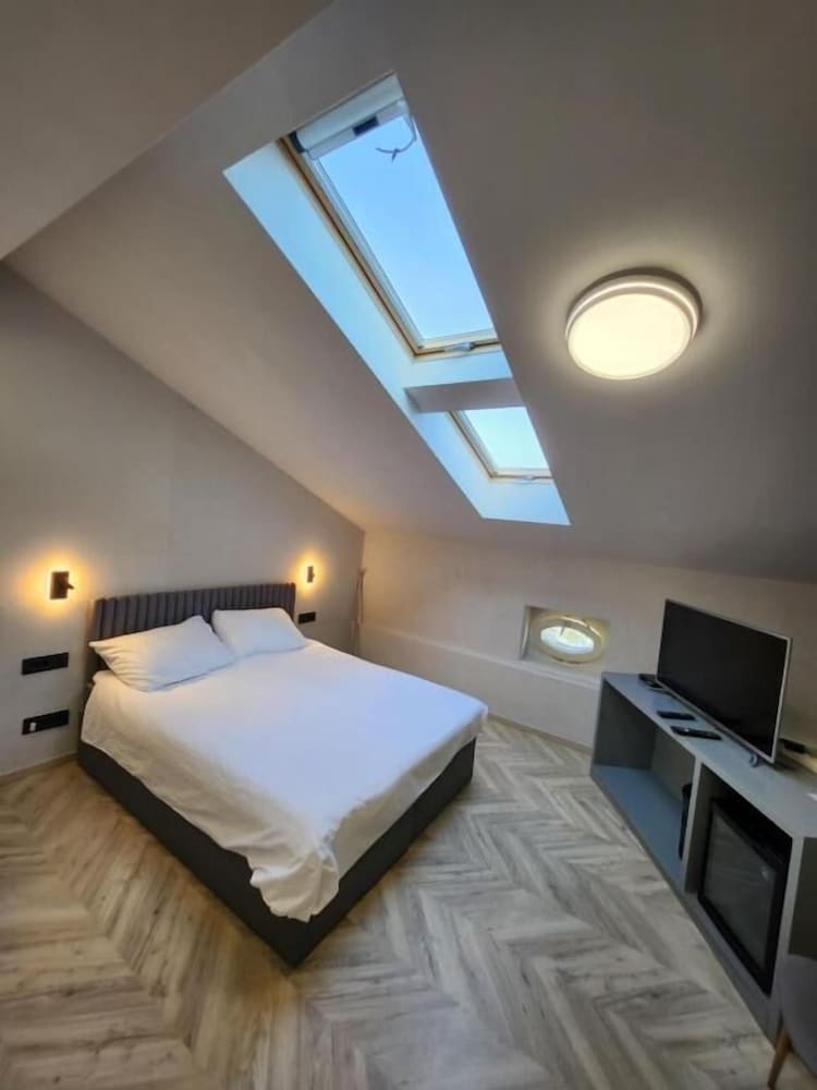 CLASSIC, DOUBLE BED
