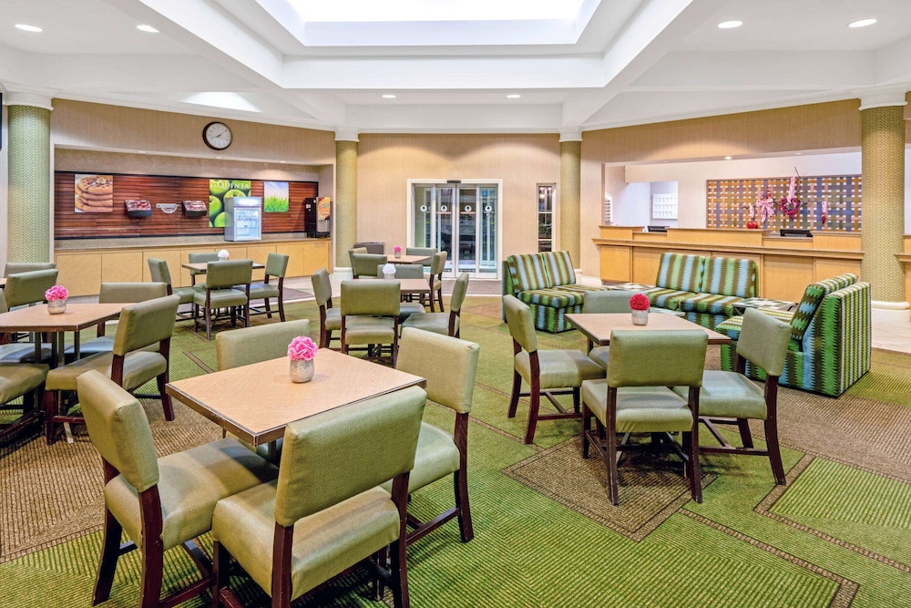 La Quinta Inn & Suites by Wyndham Salt Lake City Airport 34/48