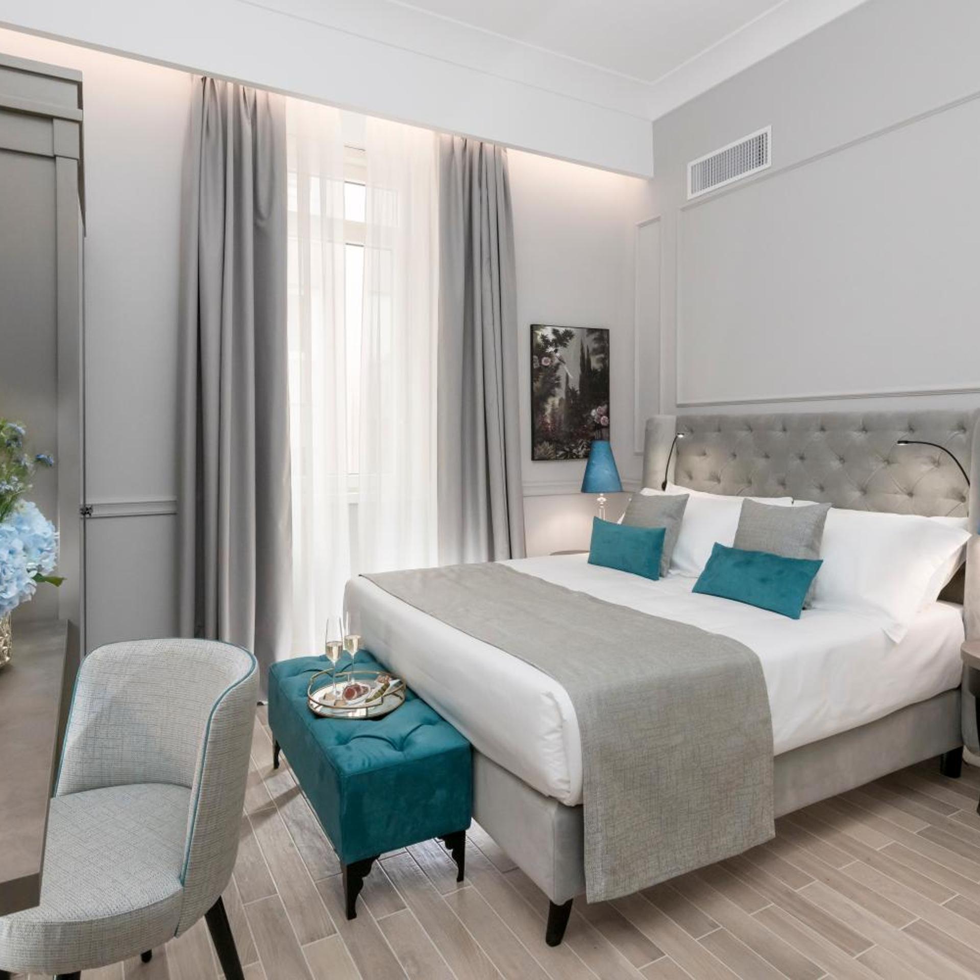 ROOM, DOUBLE OR TWIN BED