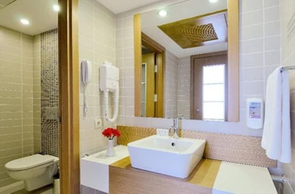 Ladonia Hotels Adakule 50/50