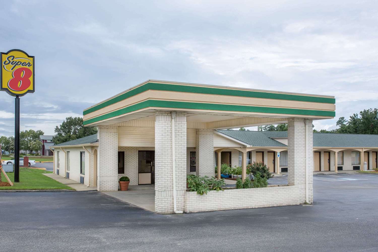 Super 8 By Wyndham Sumter 2/15