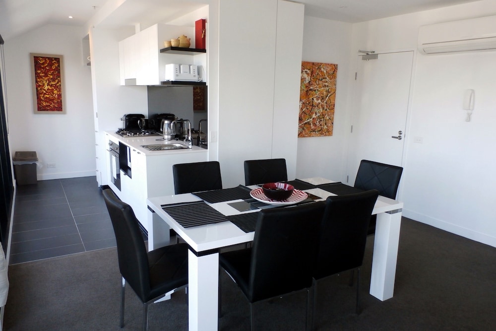 Aura On Flinders Serviced Apartment 64/78