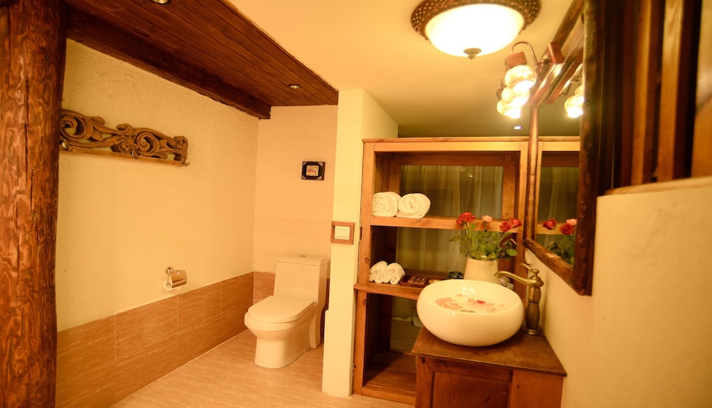 E-Outfitting Boutique Hotel Shangri-La 66/66
