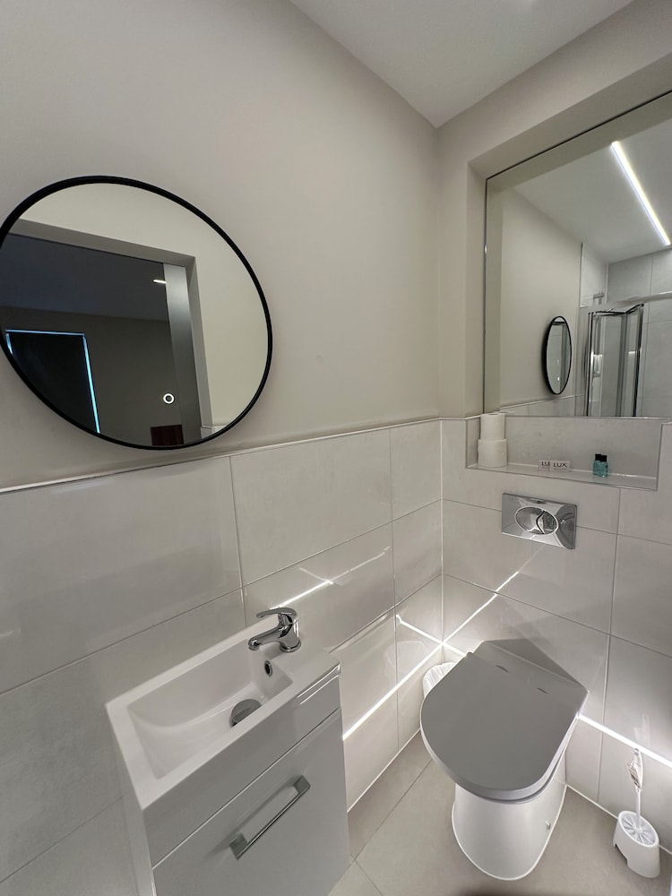 Buckingham Apartment 42/50
