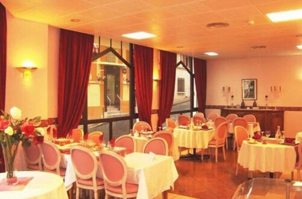restaurant cafeteria