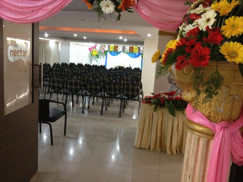 HOTEL GRAND BEE 35/50