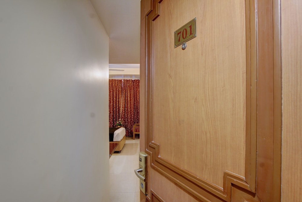 Oyo 8169 Hotel Salem Castle 17/32