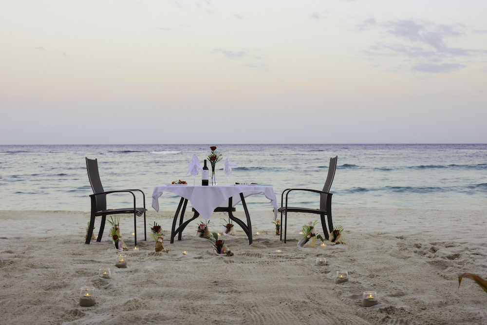 Villas De Rosa Beach Resort 55/68