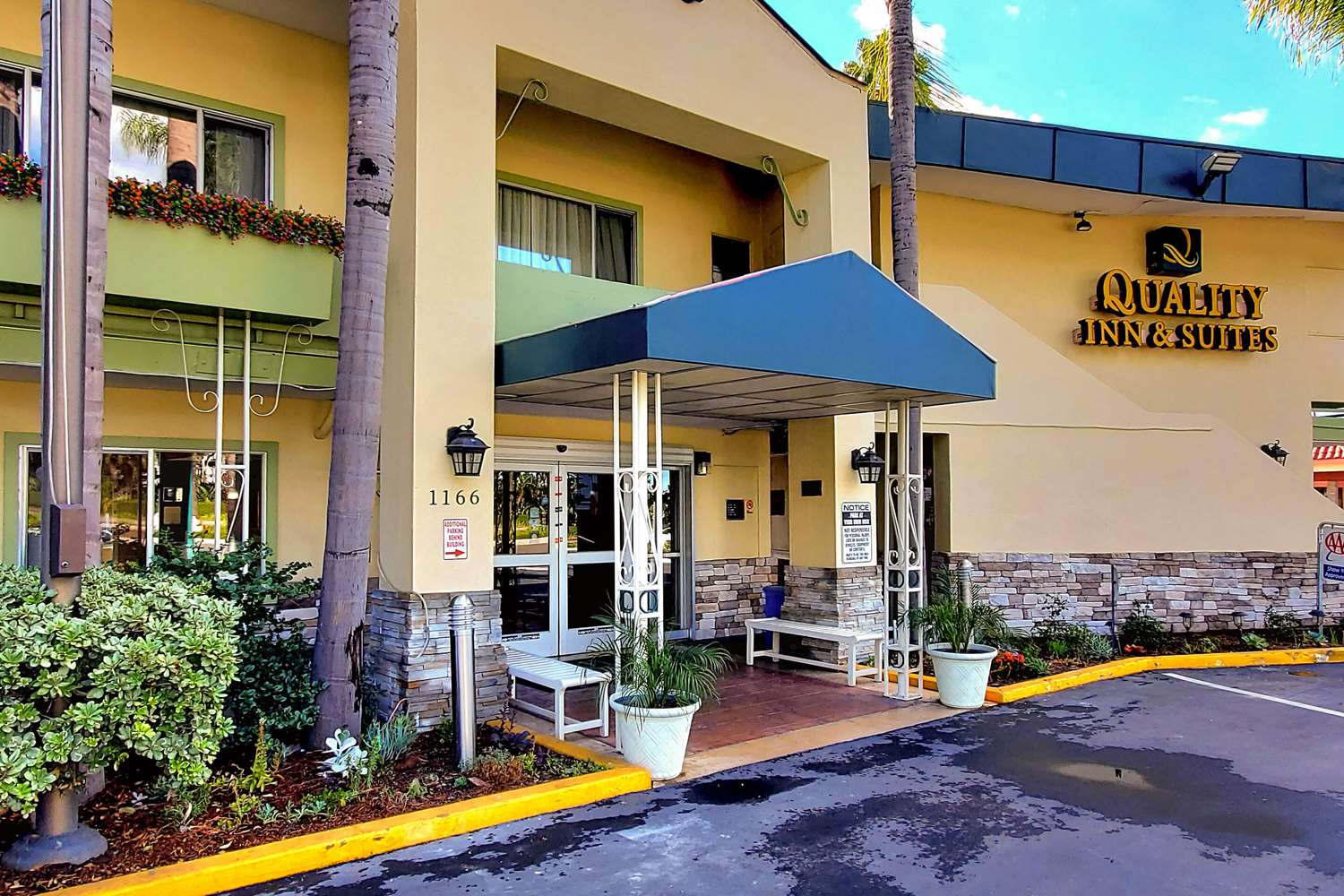 Quality Inn & Suites Anaheim at the Park 29/32