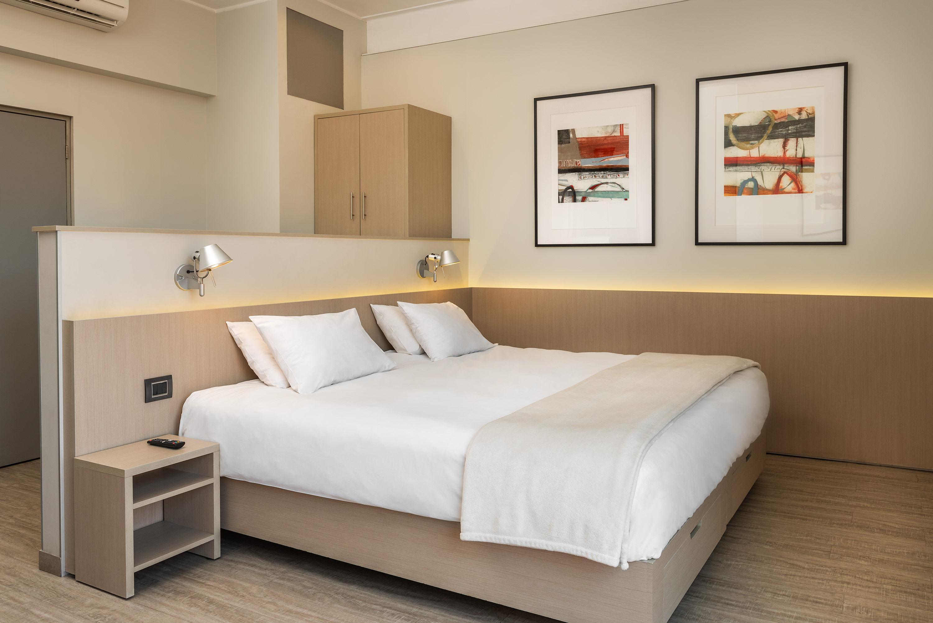Junior, Double Bed, Street View