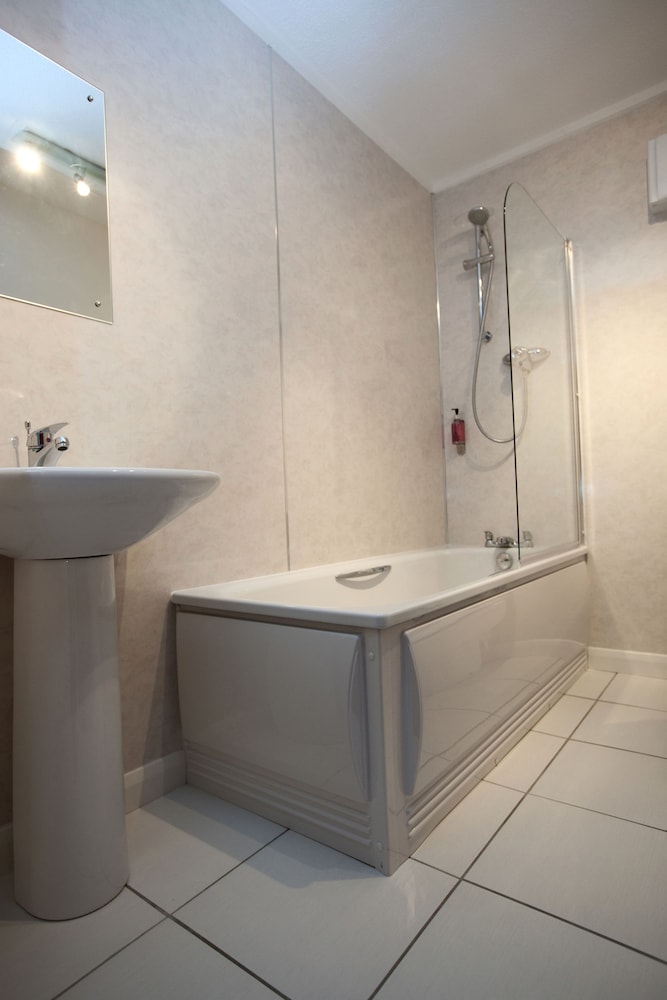 Lobby at The Spires Serviced Apartments Aberdeen, ABERDEEN
