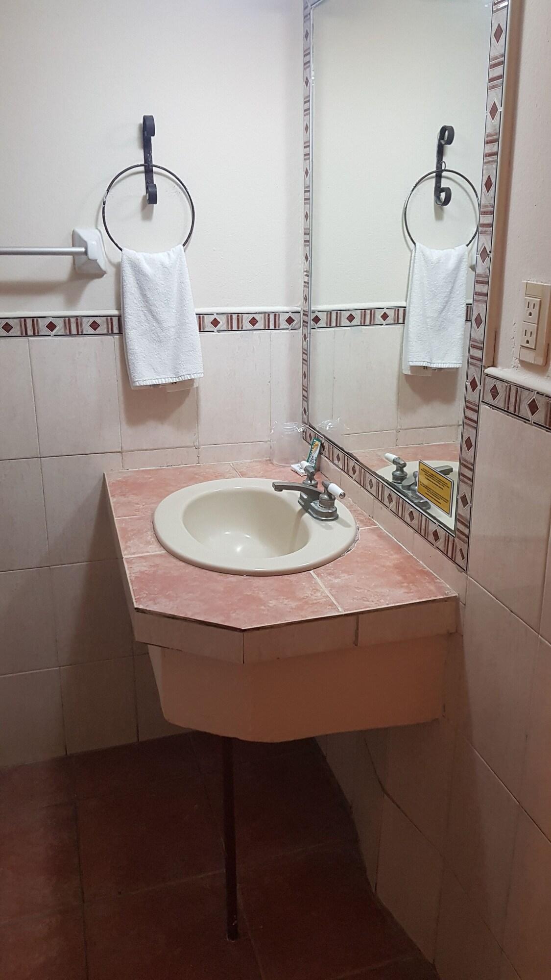 غرفة قياسية بسرير مزدوج، Hotel Suites Kino 5/7