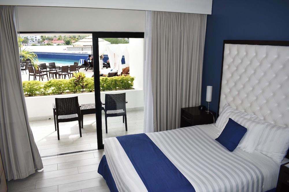 DELUXE, SINGLE, QUEEN BED