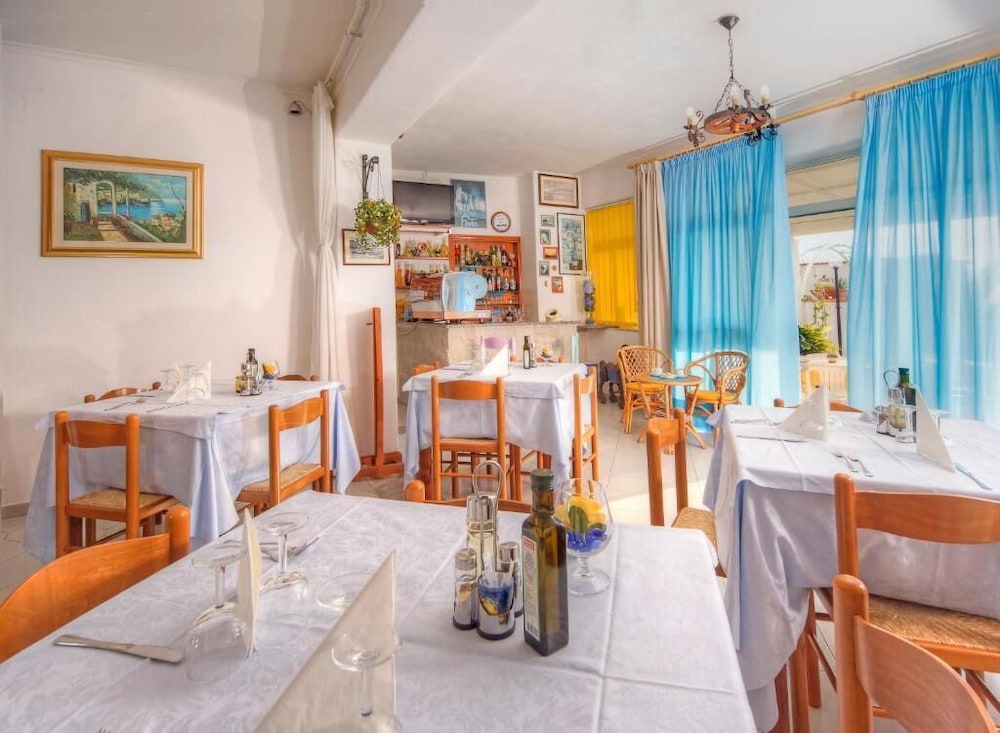 Hotel Villa Mena 43/50