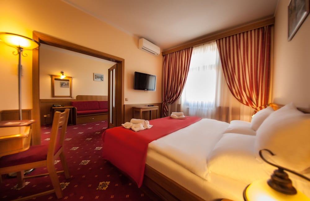 ROOM, TRIPLE