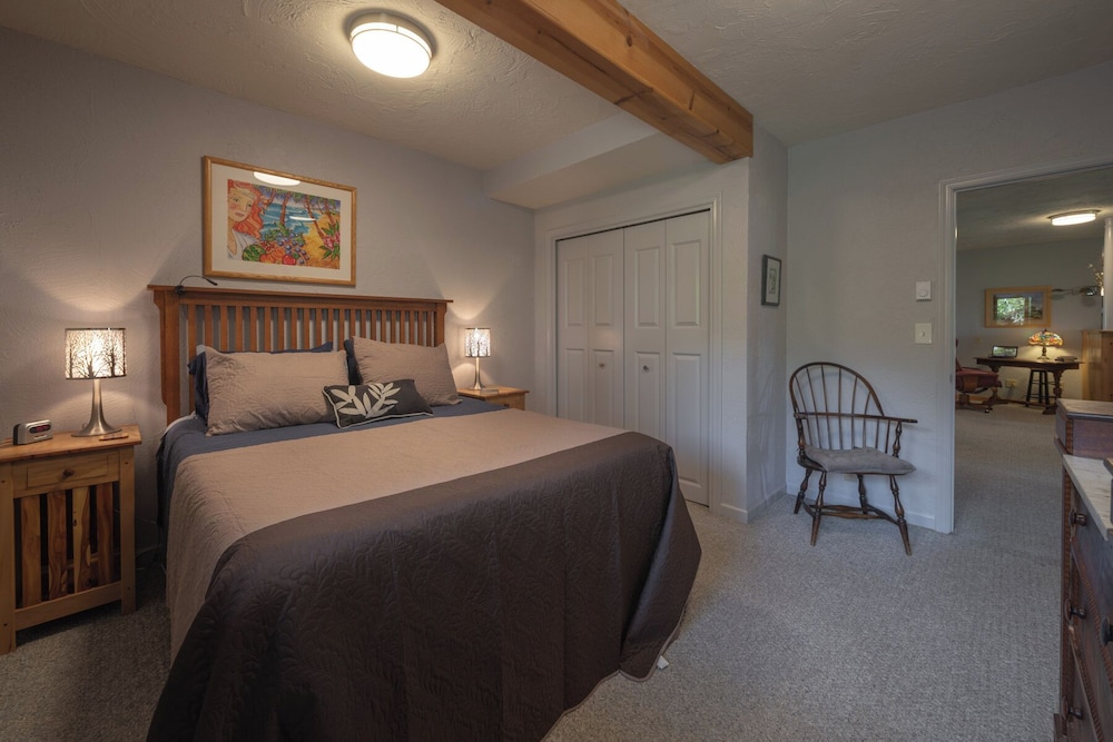 MapleRidge House: A BnB For All Seasons 9/50