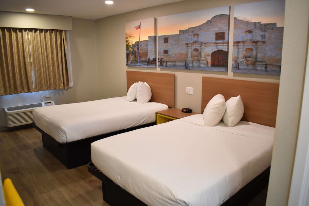 Days Inn by Wyndham San Antonio Alamo/Riverwalk 9/29