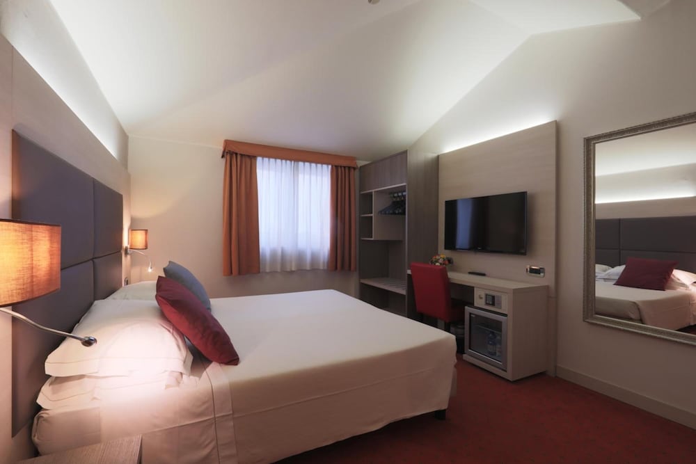 ROOM, TRIPLE