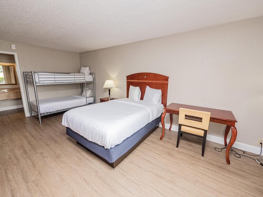 Stayable Suites Lakeland 33/66