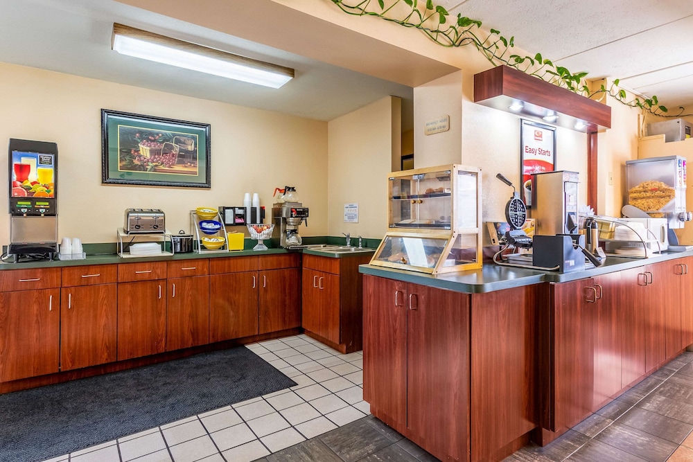 Econo Lodge Rocky Top, TN 5/27