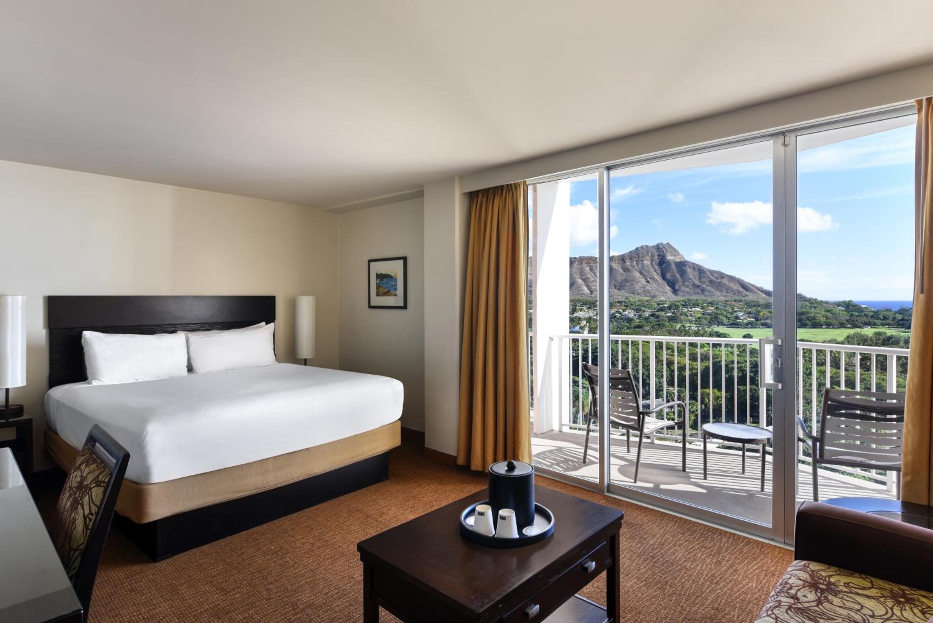 Diamond Head, Suite, King Bed, Queen Bed, Ocean View, Sofa