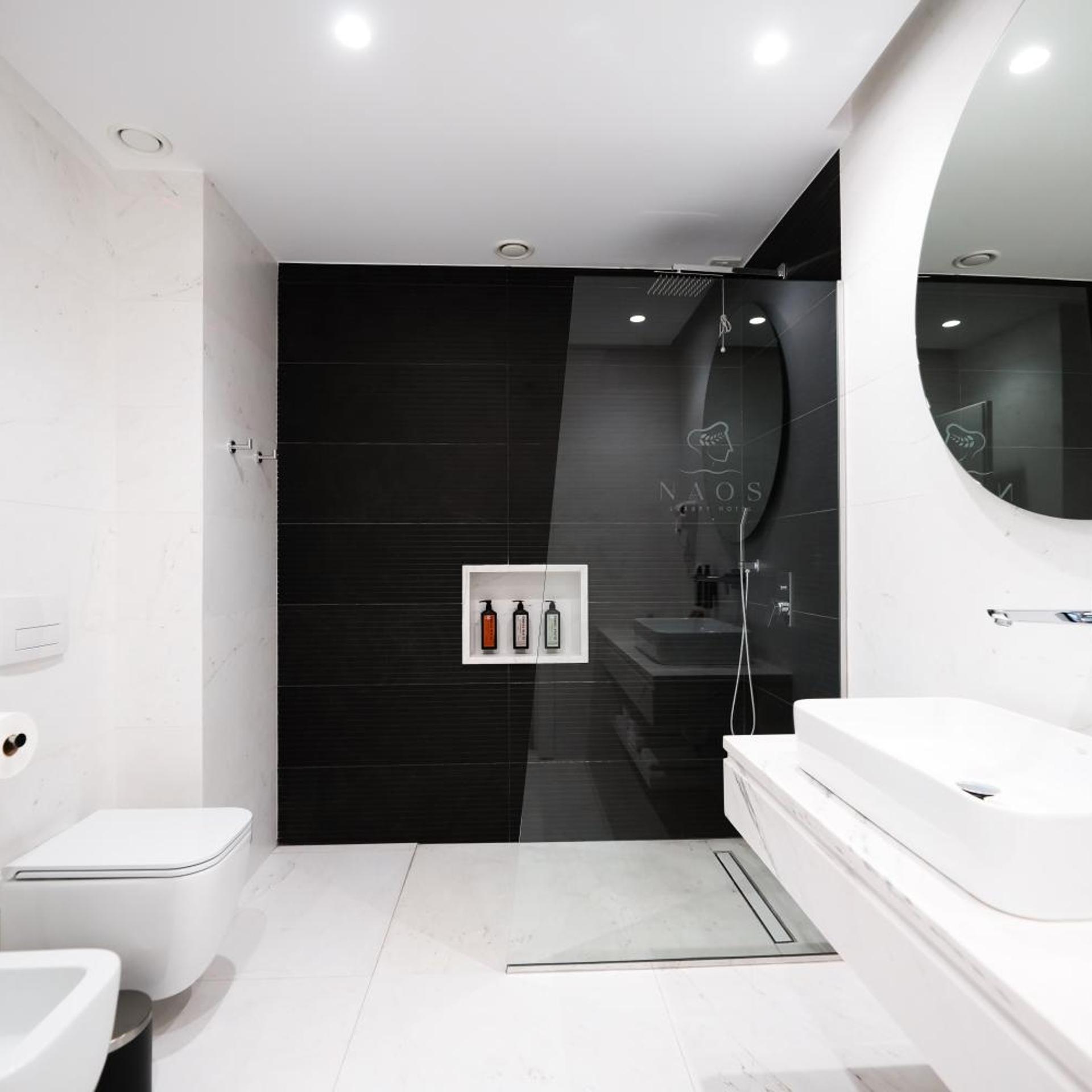 Naos Luxury Hotel 61/62