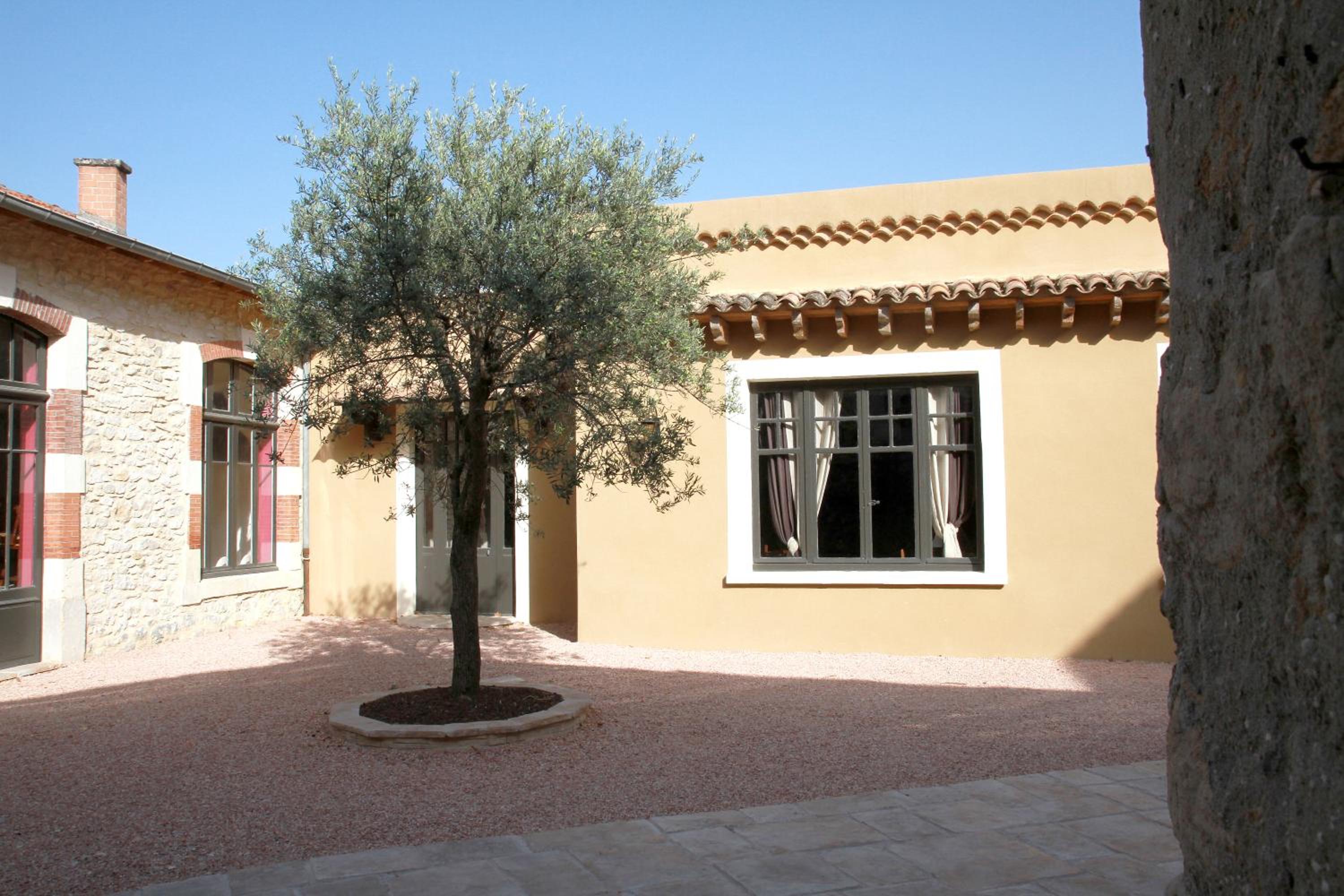 HOTEL LE CLOS DES OLIVIERS 34/37