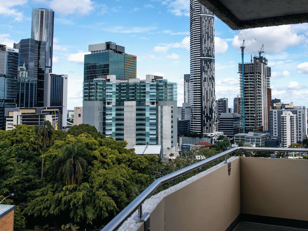 Mercure Brisbane Spring Hill 59/61