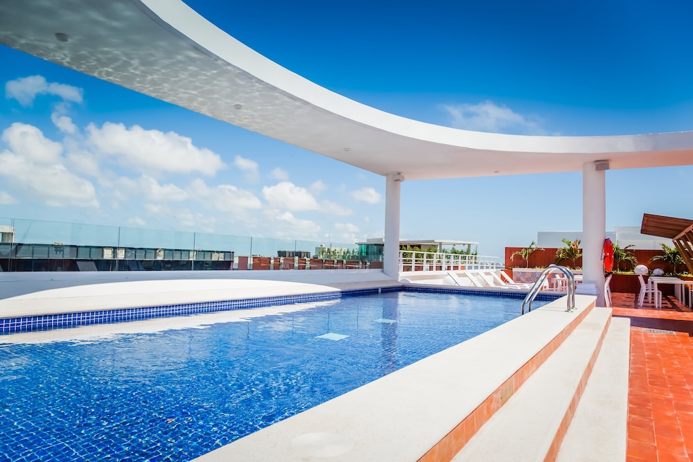 Fiesta Inn and Loft Ciudad del Carmen 23/50