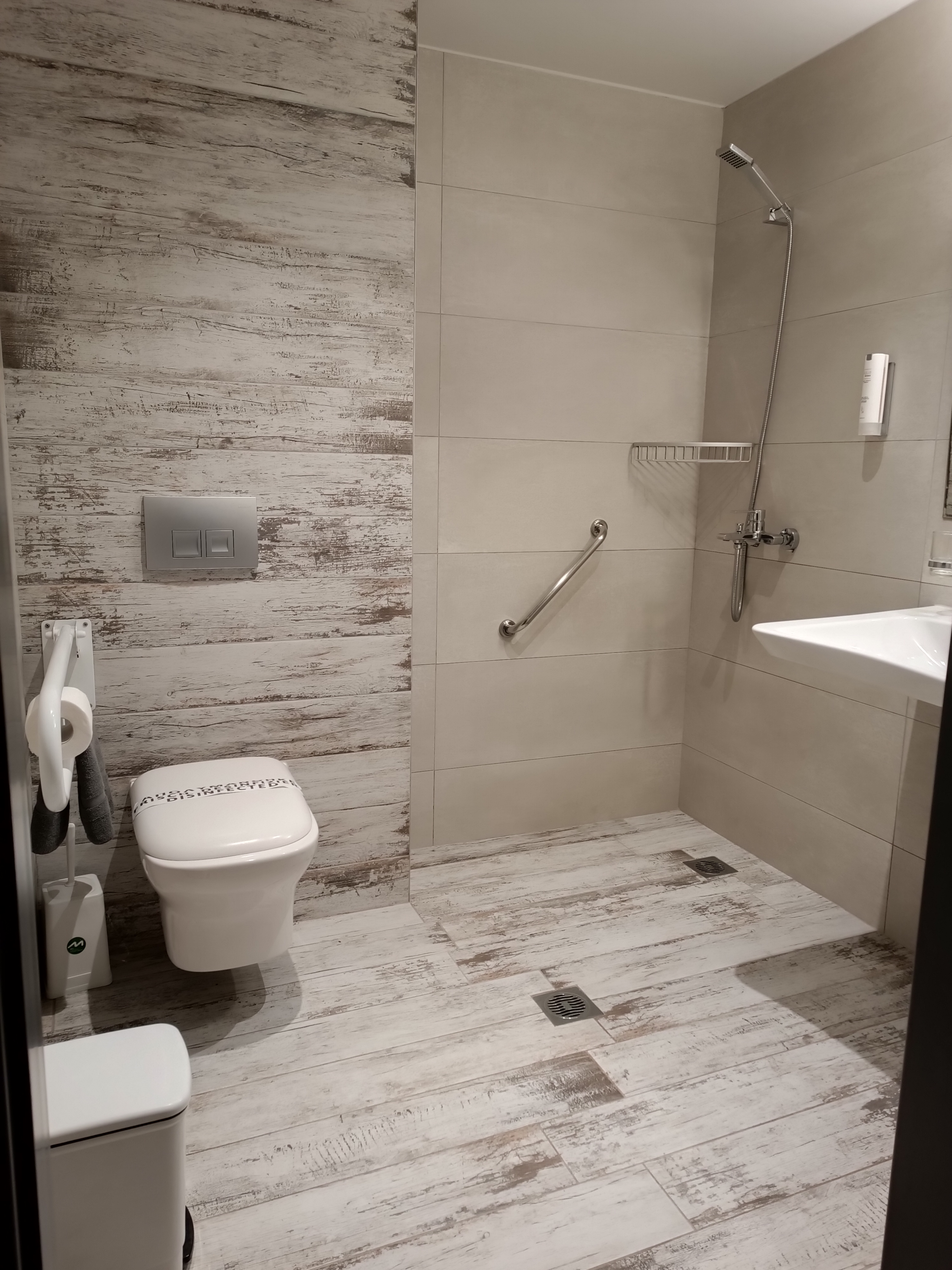 غرفة قياسية ثلاثية، Elizabeth Queen Luxury Rooms 2/3