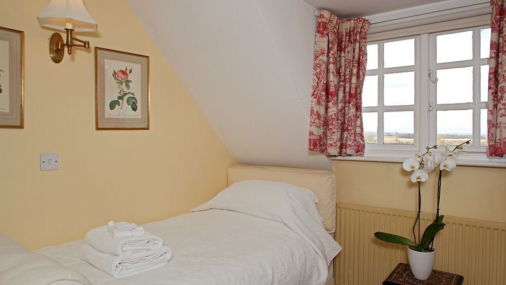 2 BEDROOMS, APARTMENT