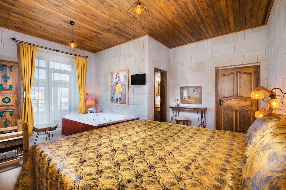Megaron Cave Hotel 10/46