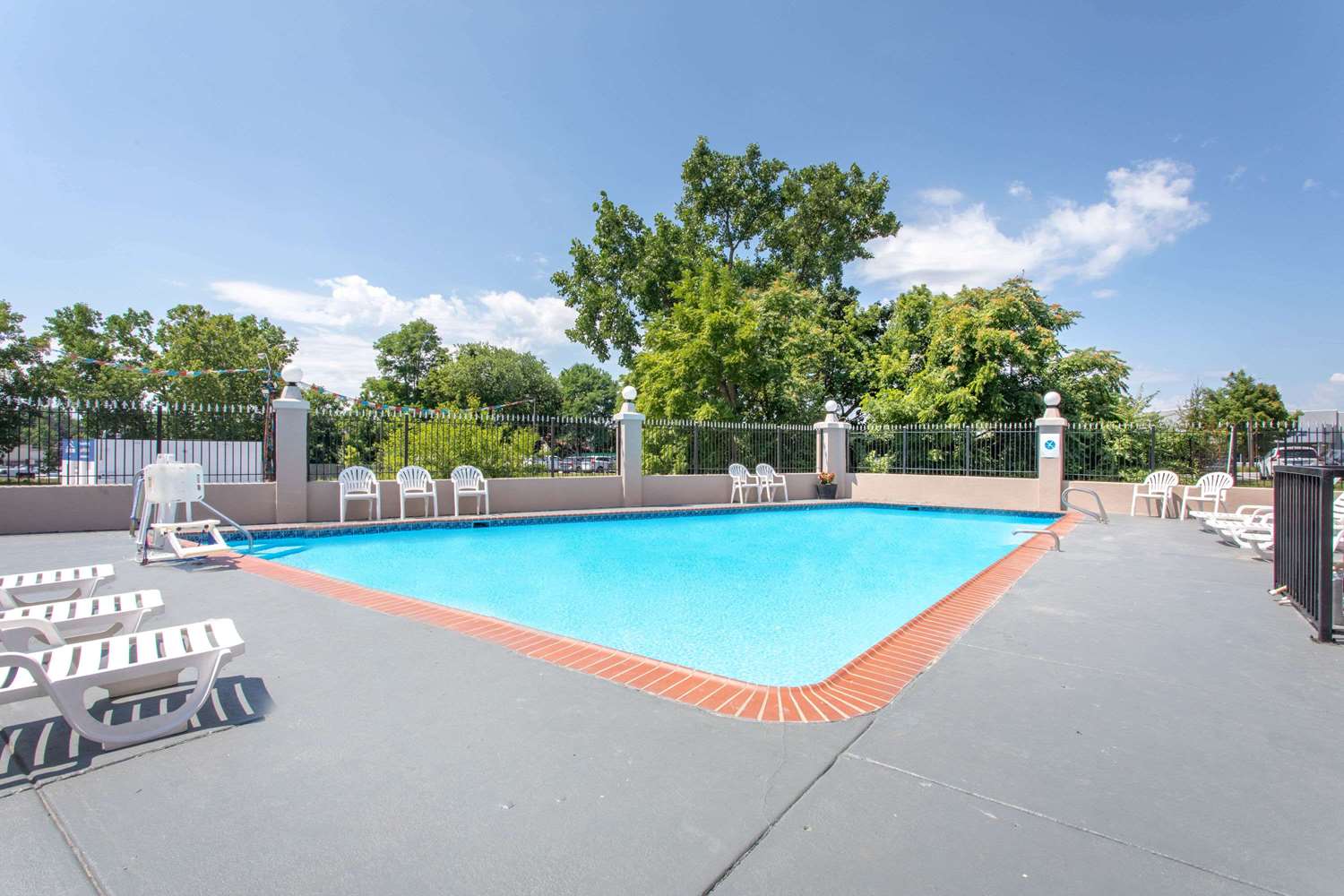Ramada Limited Cockeysville 15/26