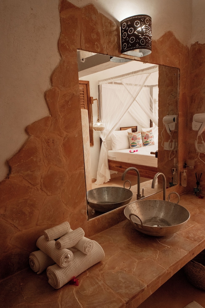 غرفة سيغنتشر ثلاثية بسرير كينج وسرير فردي بإطلالة على البحر، Mvuvi Boutique Resort 8/10
