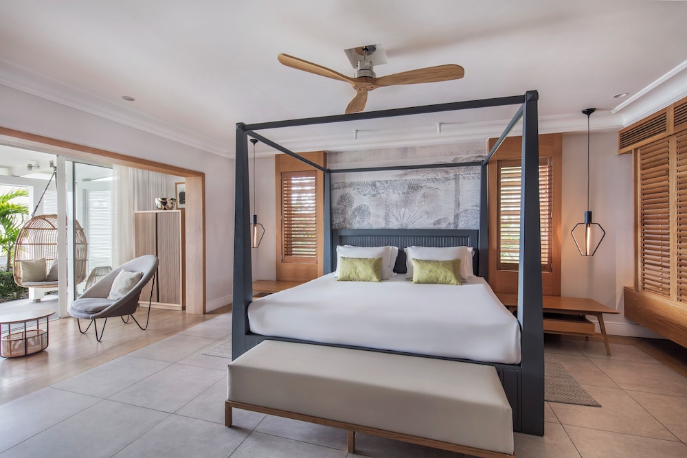 Executive, Suite, King Bed, Beach Front
