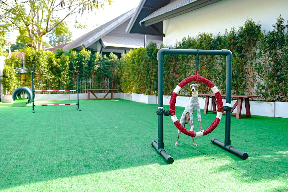 Long Beach Garden Hotel Pavilions 44/50