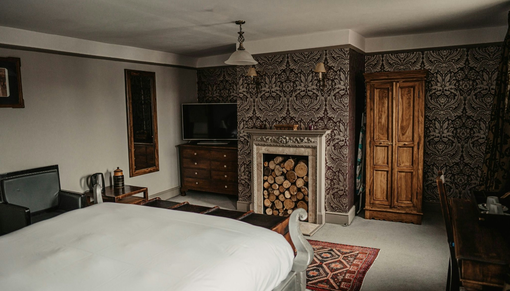 Chic, Double Bed، The Elephant Hotel 2/2