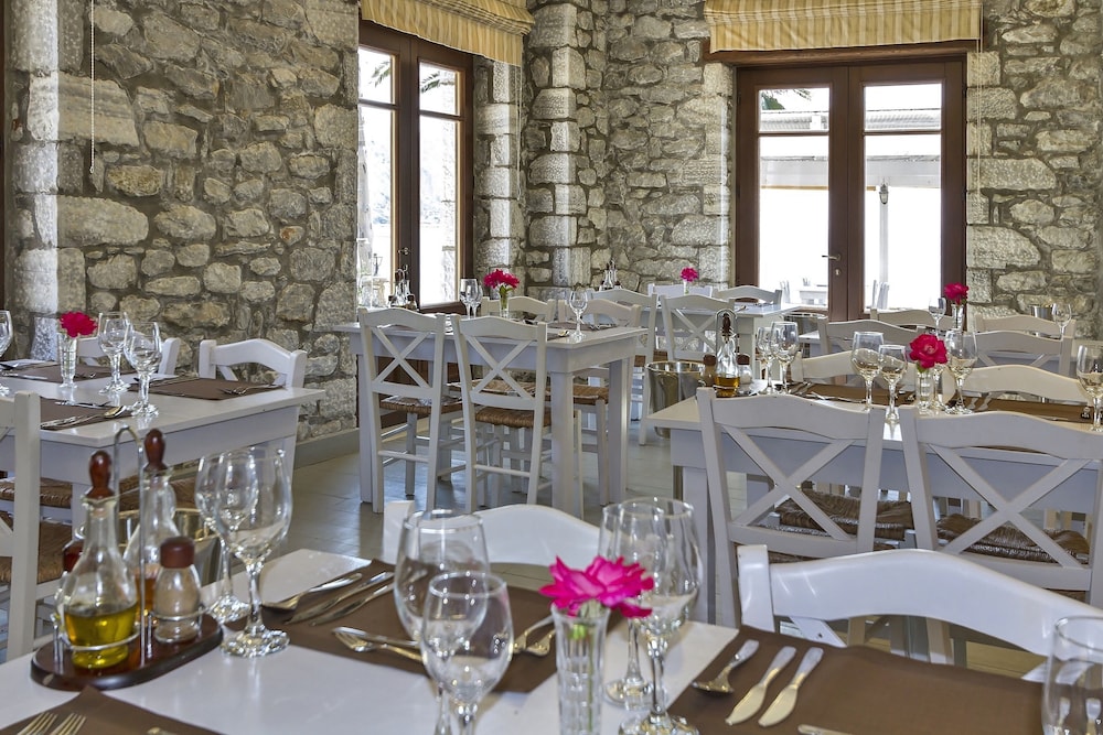 ITILO TRADITIONAL HOTEL 46/68