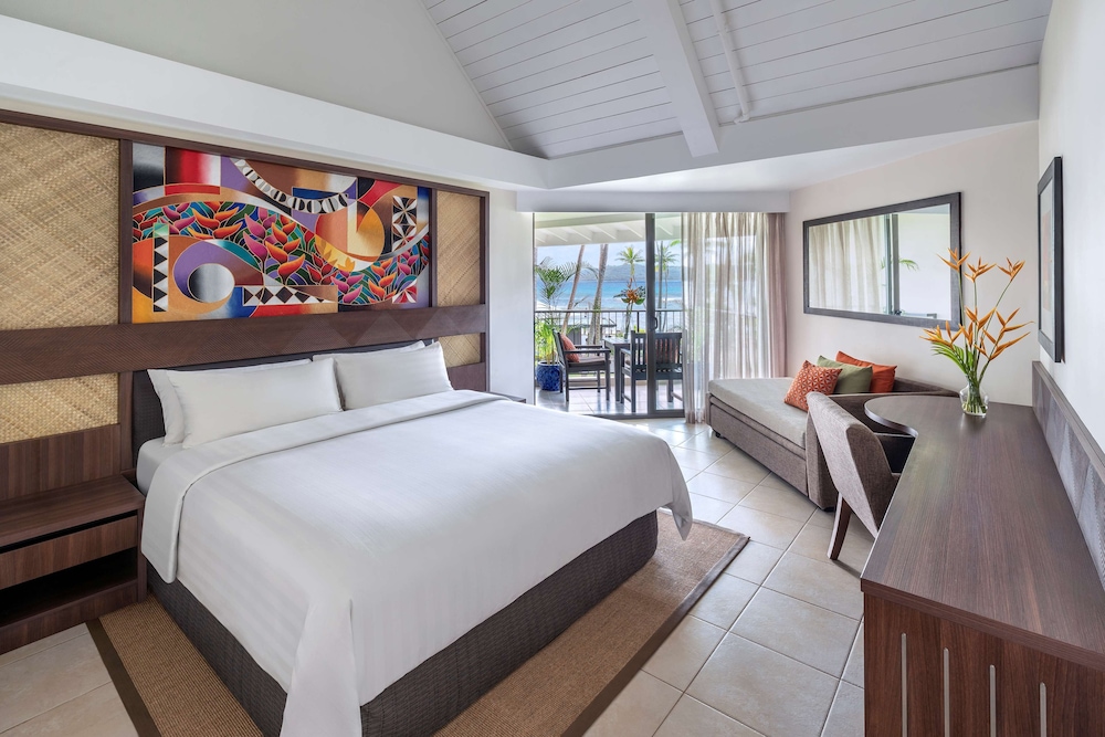 Deluxe, King Bed, Sofa, Yanuca Lagoon Wing