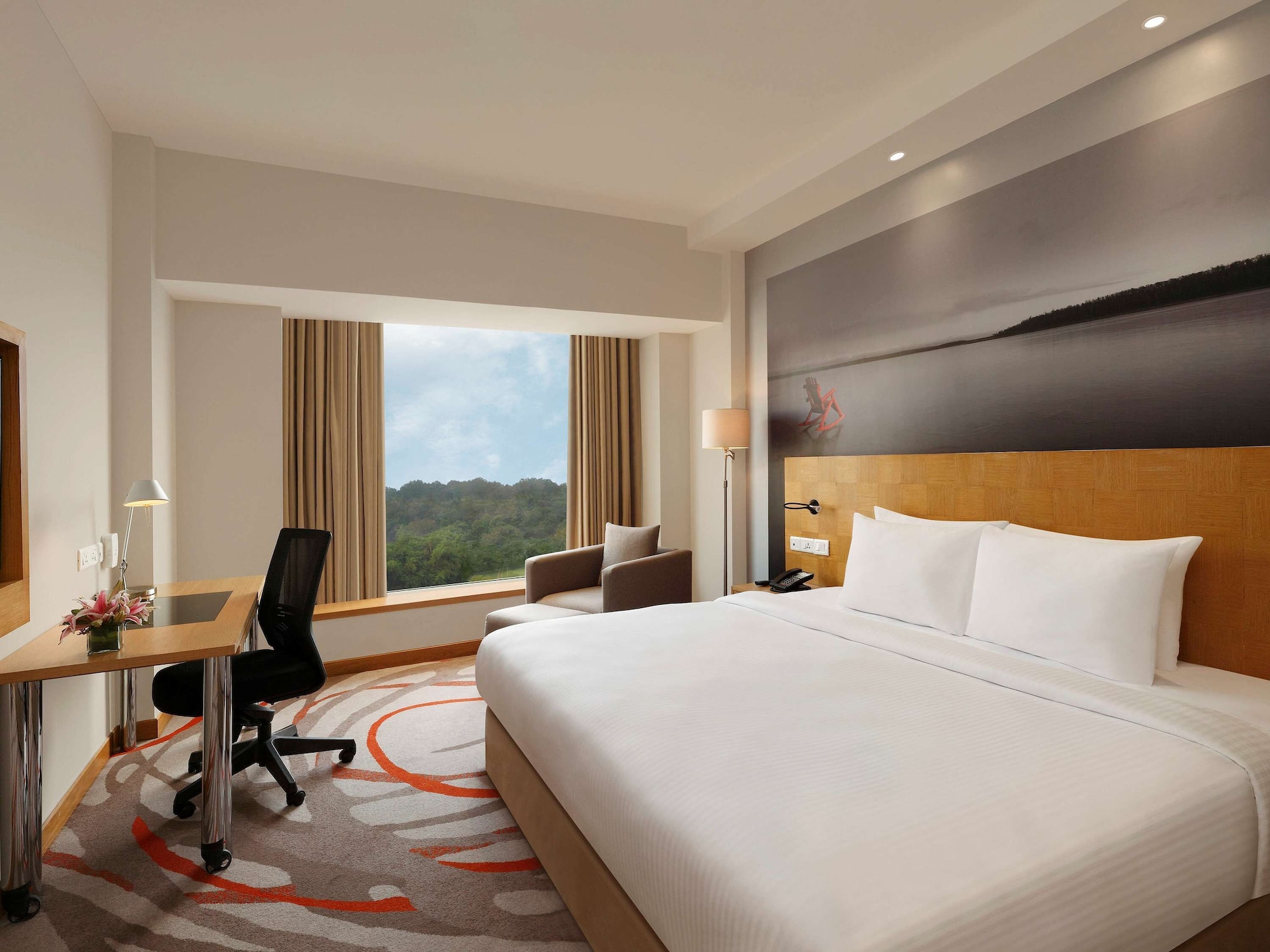 STANDARD, QUEEN BED, POOL SIDE
