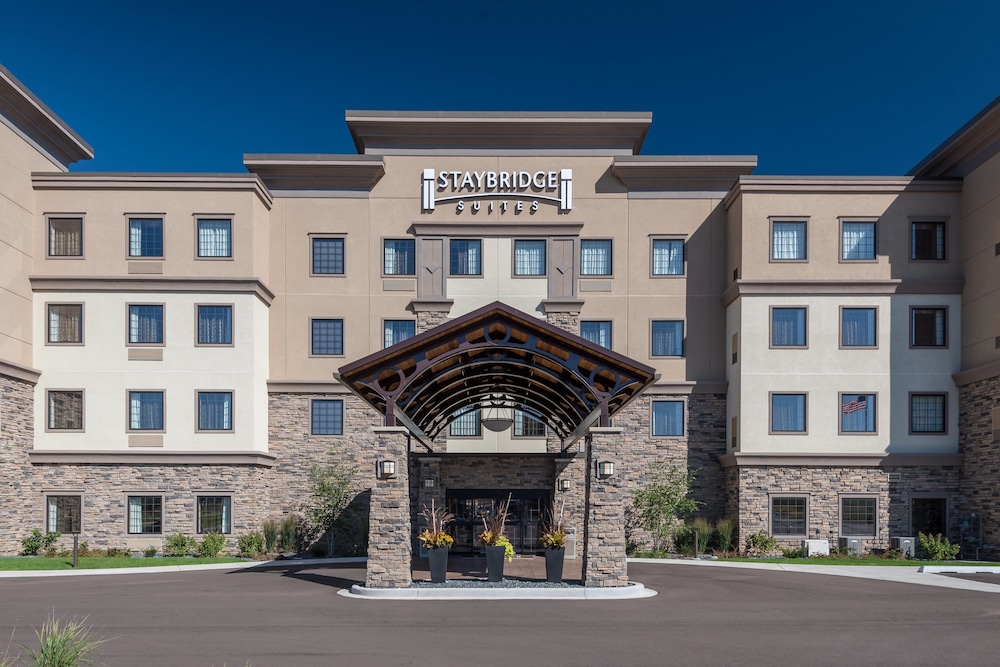 STAYBRIDGE SUITES EAU CLAIRE - ALTOONA 1/67