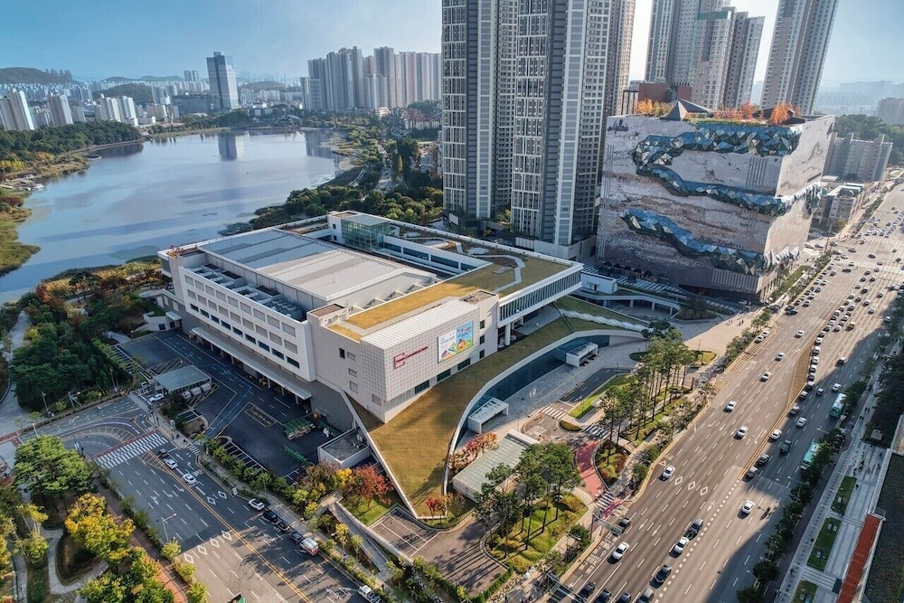 Galleria Hotel 3/50