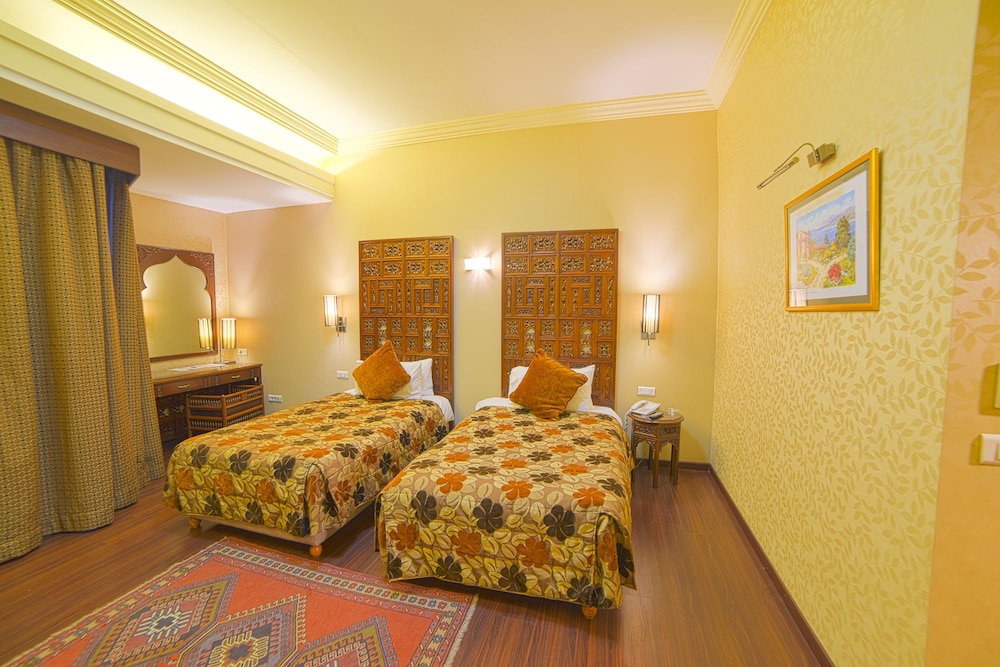 CHTAURA PARK HOTEL 20/50